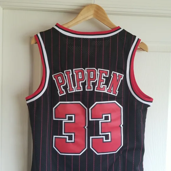 SCOTTIE PIPPEN CHICAGO BULLS PINSTRIPE JERSEY SIZE SMALL - Picture 8 of 11